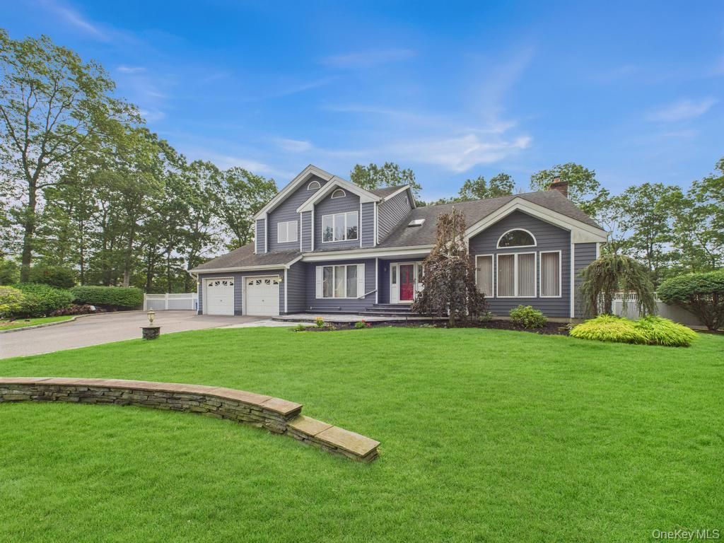 Attached, Backyard, Exterior, Facade, Queen Anne Victorian