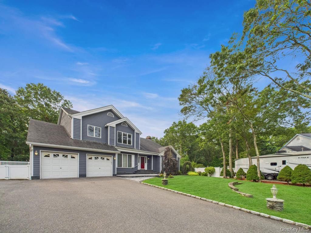 Attached, Exterior, Facade, Cape Cod