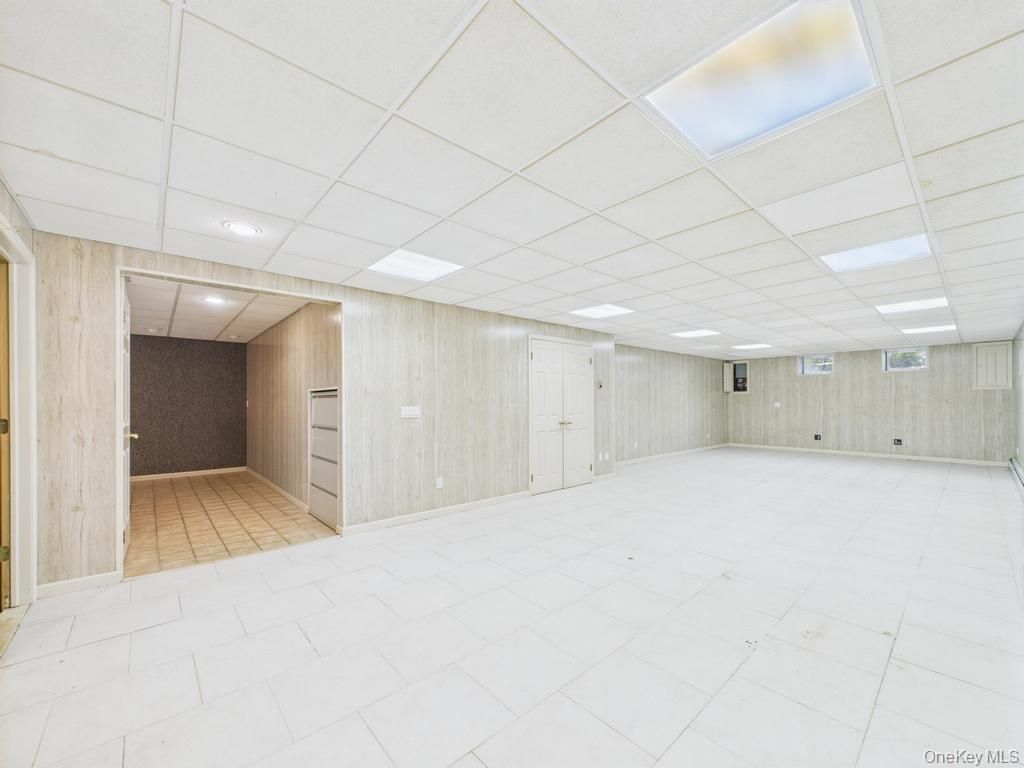 Empty room, Interior, Recessed Lighting, Wooden Walls