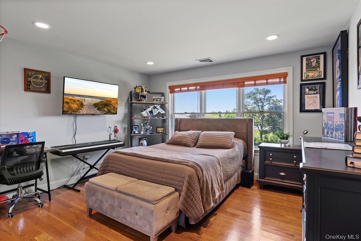 Bedroom, Home Office, Interior, Recessed Lighting, Wood Texture Flooring