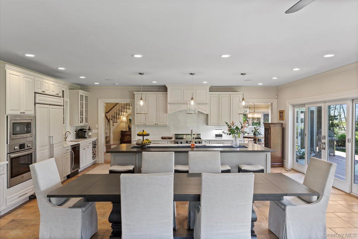 Dining room, Interior, Kitchen, Pendant Lights, Recessed Lighting, Stainless Steel Appliances