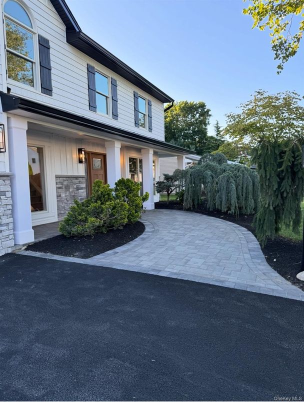 Attached, Exterior, Facade, Farmhouse
