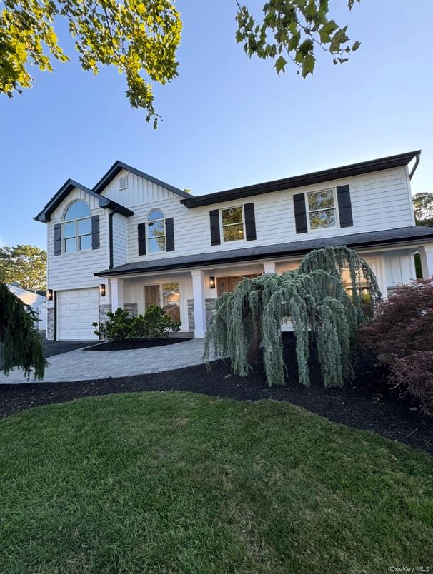 Attached, Exterior, Facade, Farmhouse