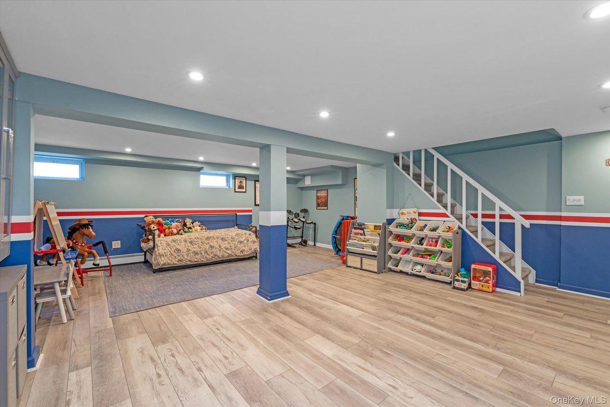 Interior, Recessed Lighting, Wood Texture Flooring