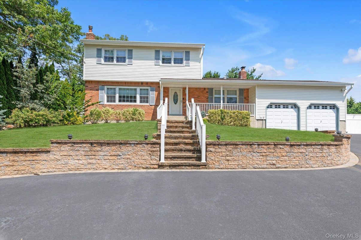 Attached, Exterior, Facade, Brick Facade, Split Level