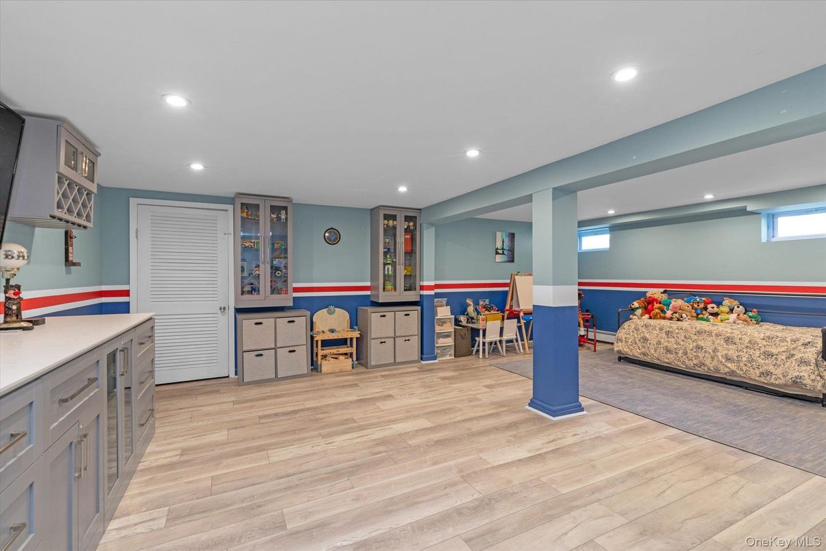 Interior, Recessed Lighting, Wood Texture Flooring