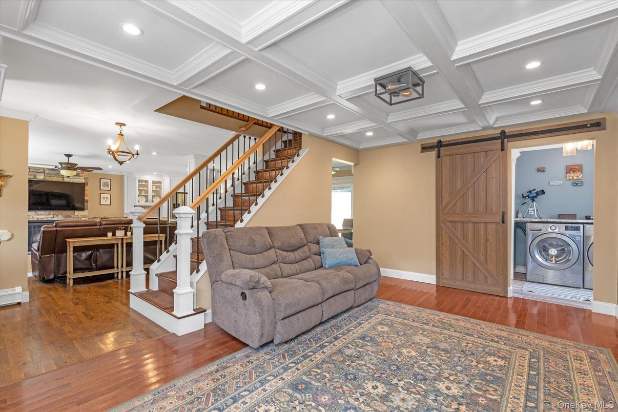 Chandelier, Interior, Living room, Recessed Lighting, Washer, Wood Texture Flooring