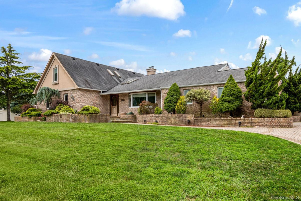 Backyard, Exterior, Facade, Brick Facade, Cape Cod