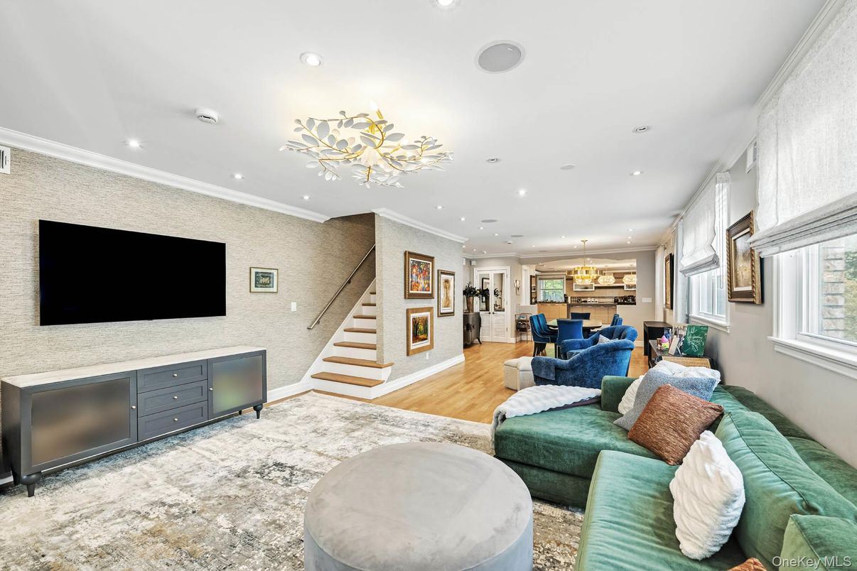 Dining room, Interior, Living room, Pendant Lights, Recessed Lighting, Wood Texture Flooring