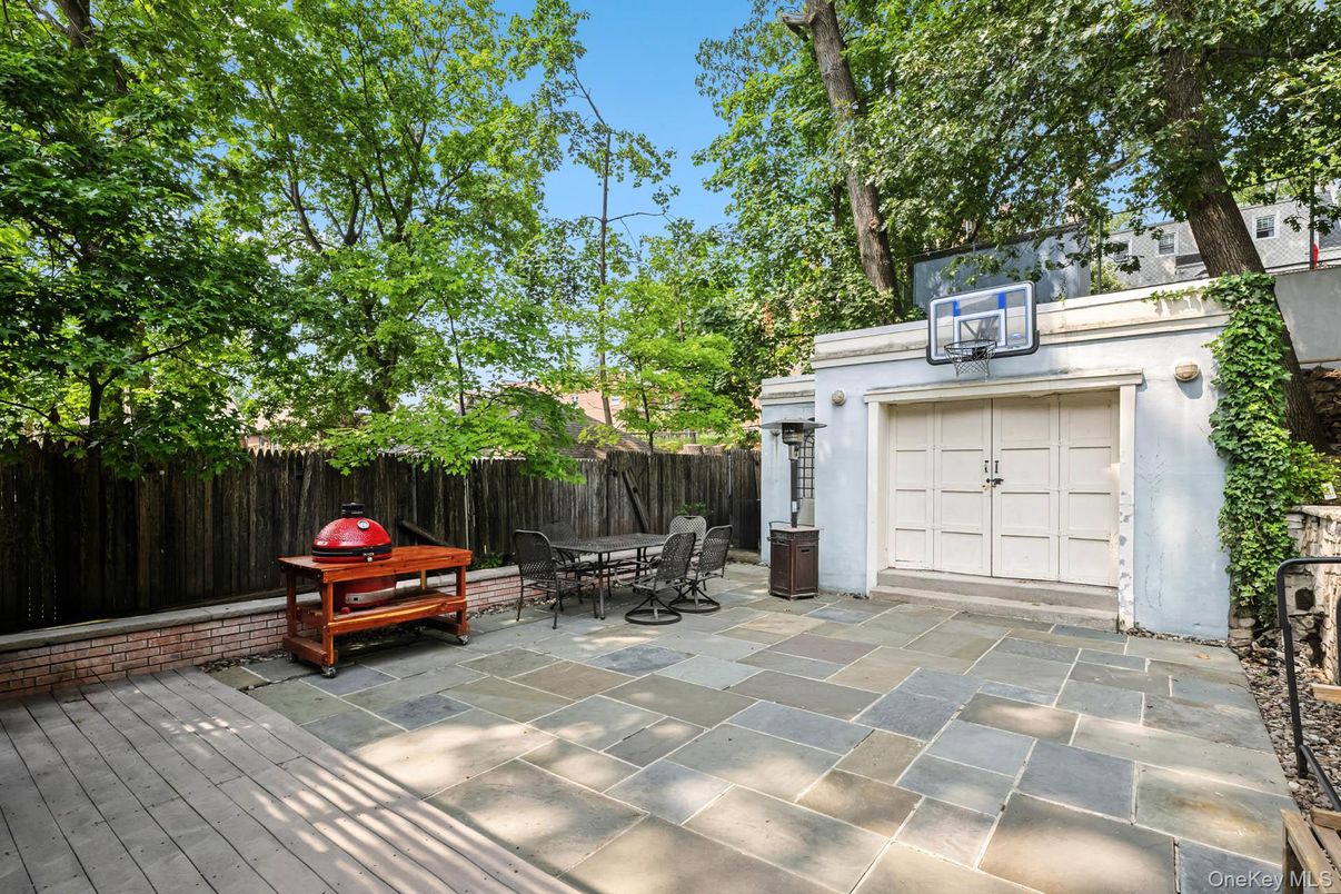 Detached Garage, Exterior