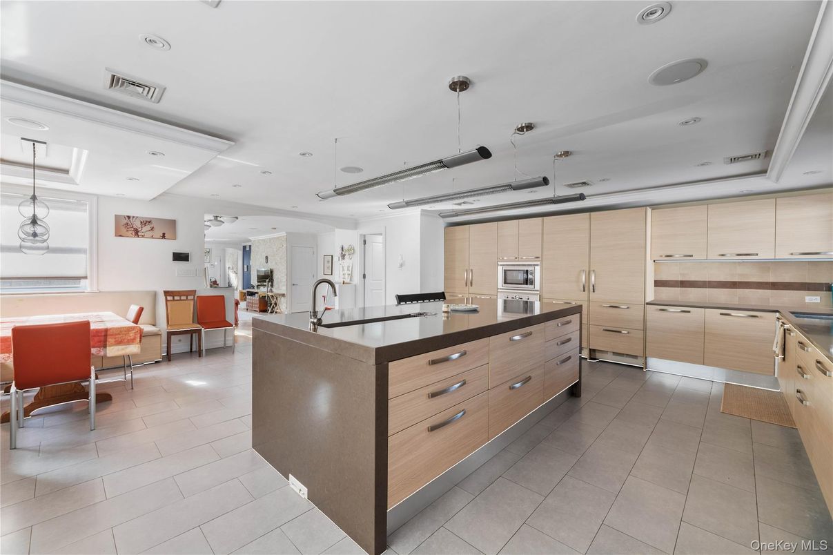 Dining room, Interior, Kitchen, Pendant Lights, Recessed Lighting, Stainless Steel Appliances