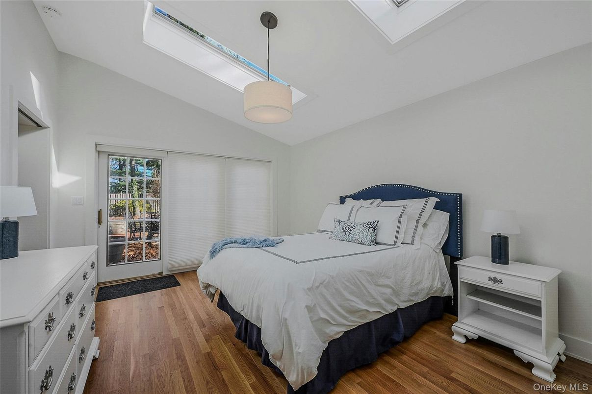 Bedroom, Interior, Pendant Lights, Wood Texture Flooring