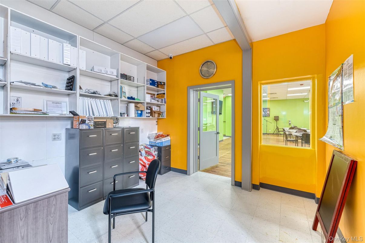 Home Office, Interior