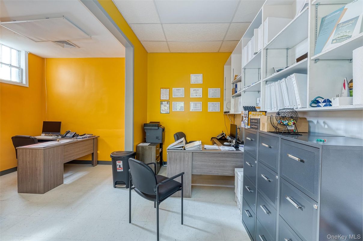 Home Office, Interior