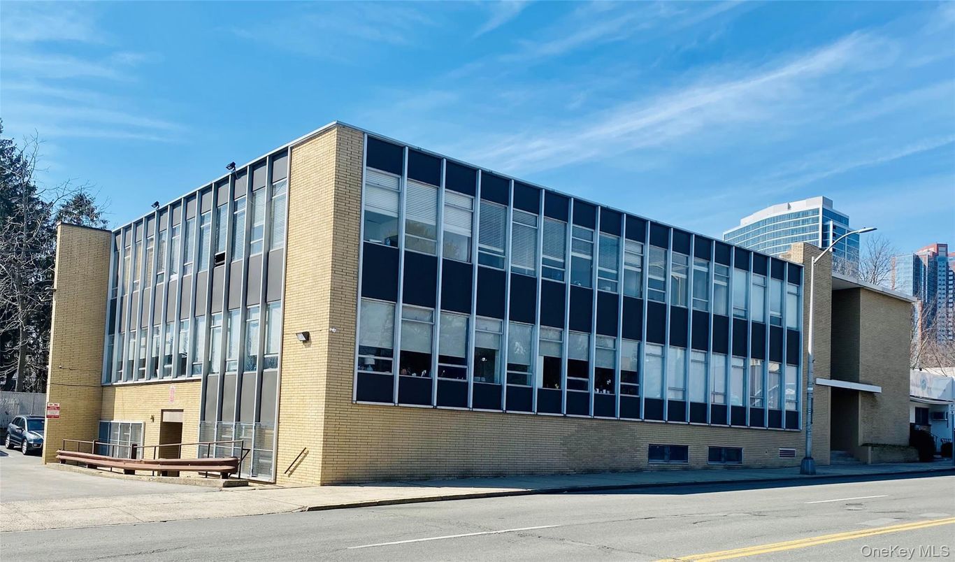 Exterior, Facade, Highrise