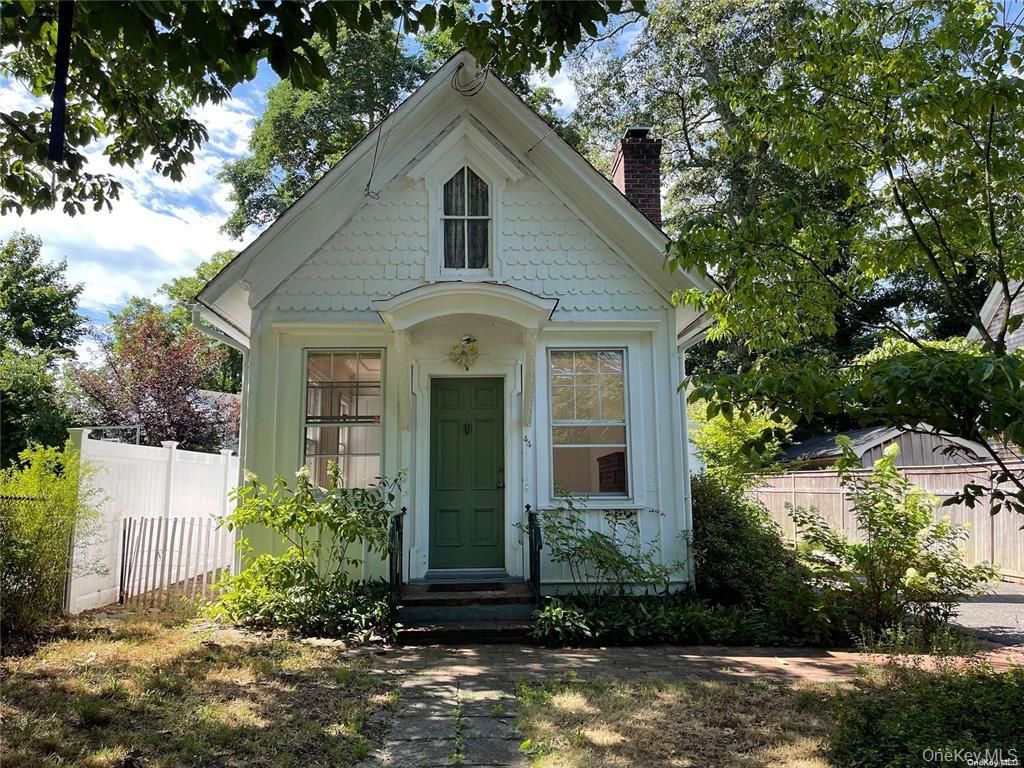 Exterior, Facade, Queen Anne Victorian