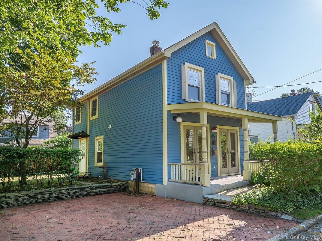Exterior, Facade, Queen Anne Victorian