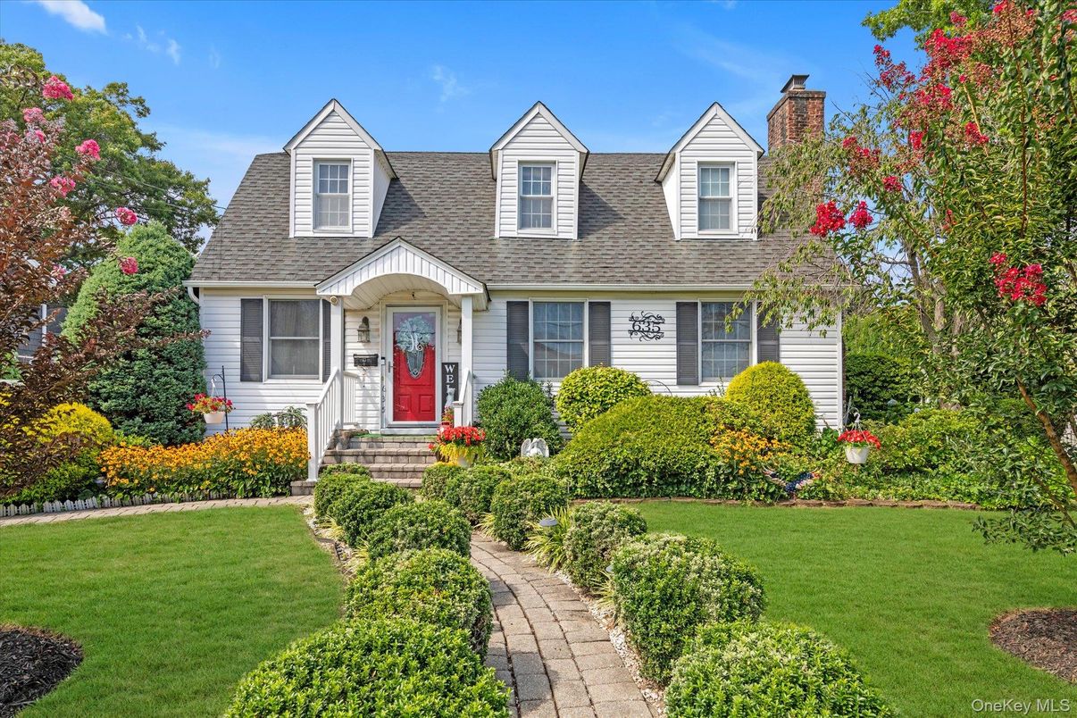 Exterior, Facade, Cape Cod