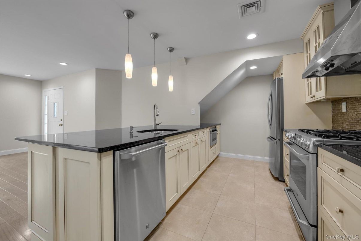 Interior, Kitchen, Pendant Lights, Recessed Lighting, Stainless Steel Appliances