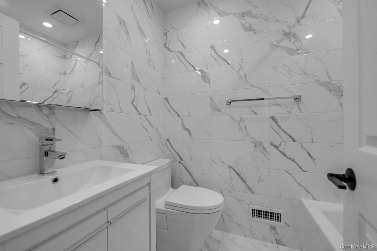 Bathroom, Interior, Marble, Marble Walls, Recessed Lighting