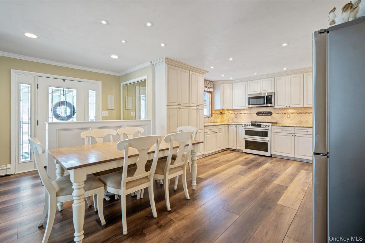 Dining room, Interior, Kitchen, Recessed Lighting, Stainless Steel Appliances, Wood Texture Flooring