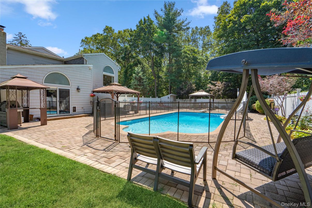Exterior, Playground, Pool