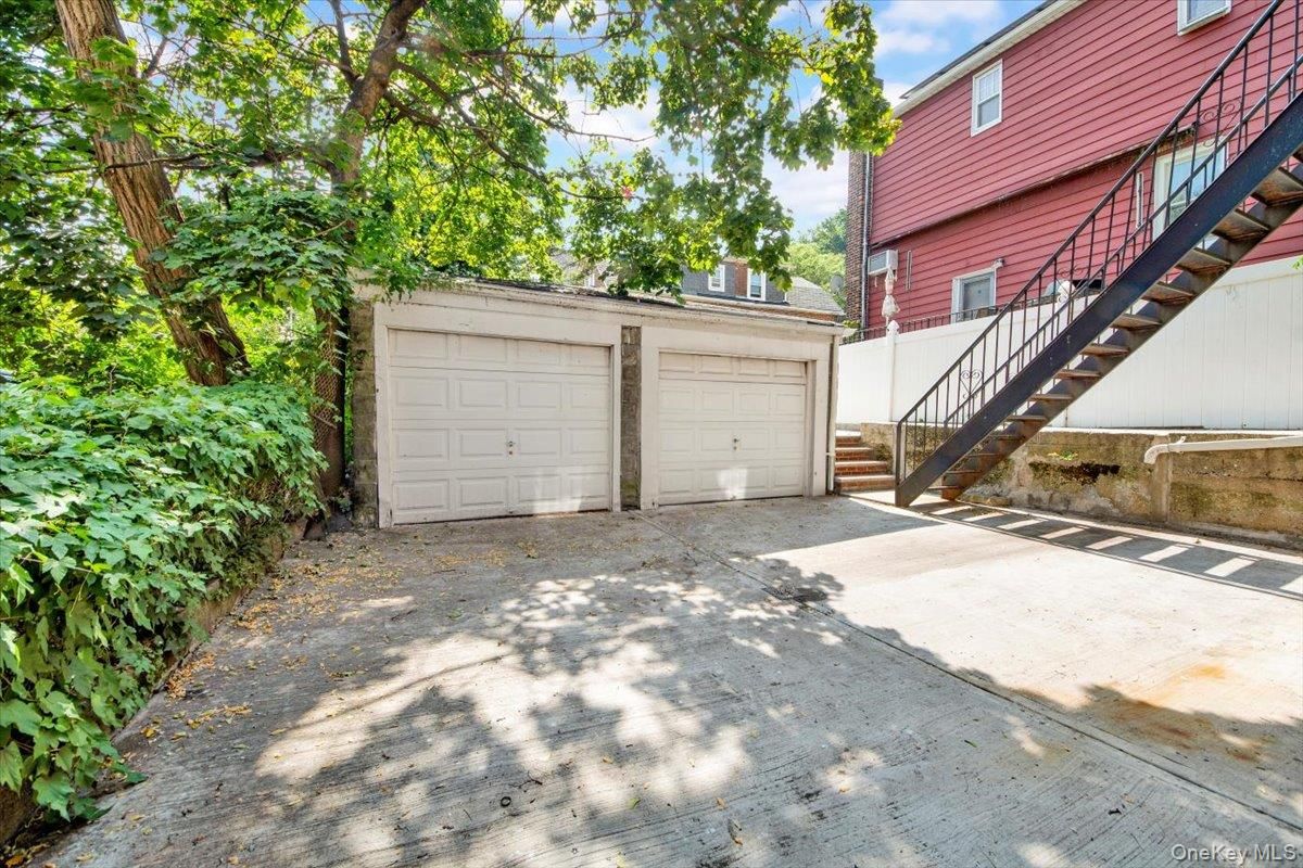 Detached Garage, Exterior