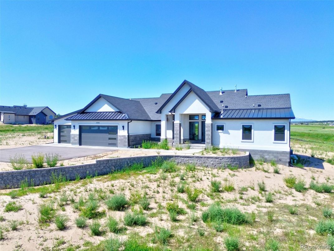 Attached, Exterior, Facade, Farmhouse