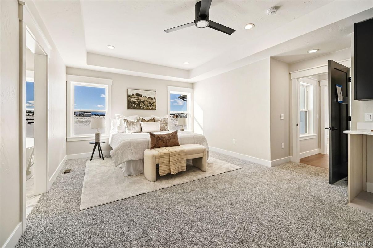 Bedroom, Interior, Recessed Lighting, Water
