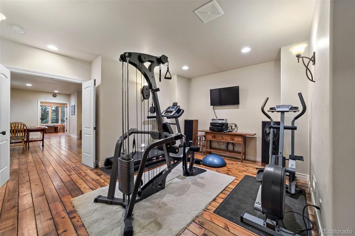 Fitness Equipment, Interior, Recessed Lighting, Wood Texture Flooring