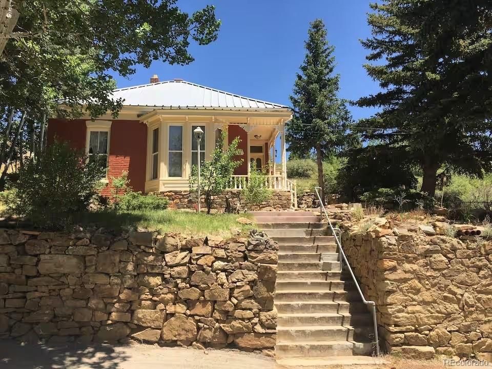 Exterior, Facade, None
