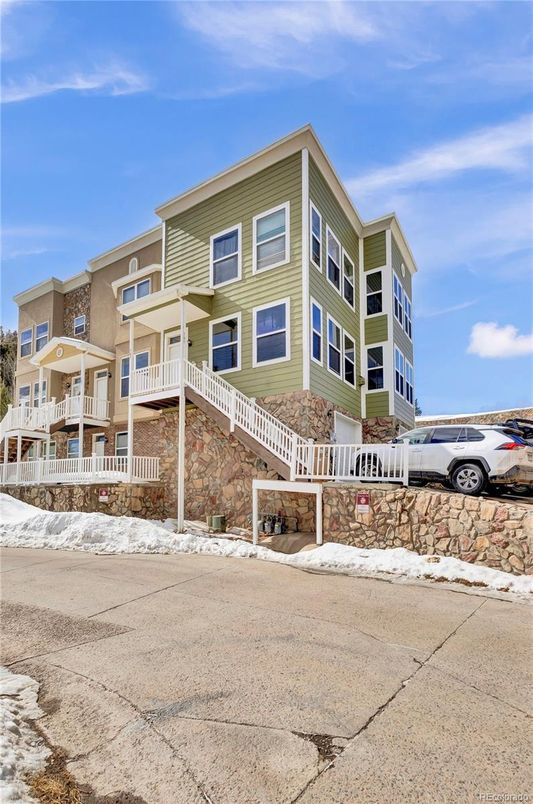 Exterior, Facade, Condo Building