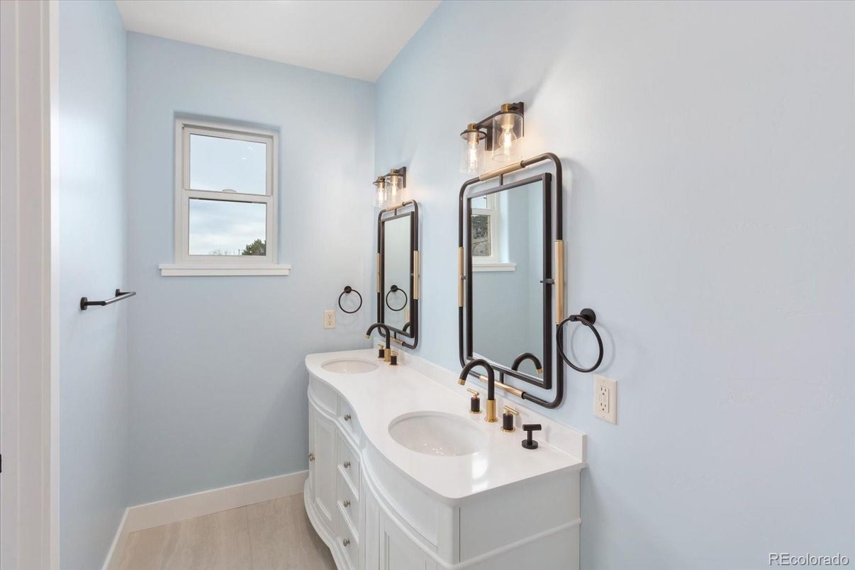 Bathroom, Dual Sink Vanities, Interior
