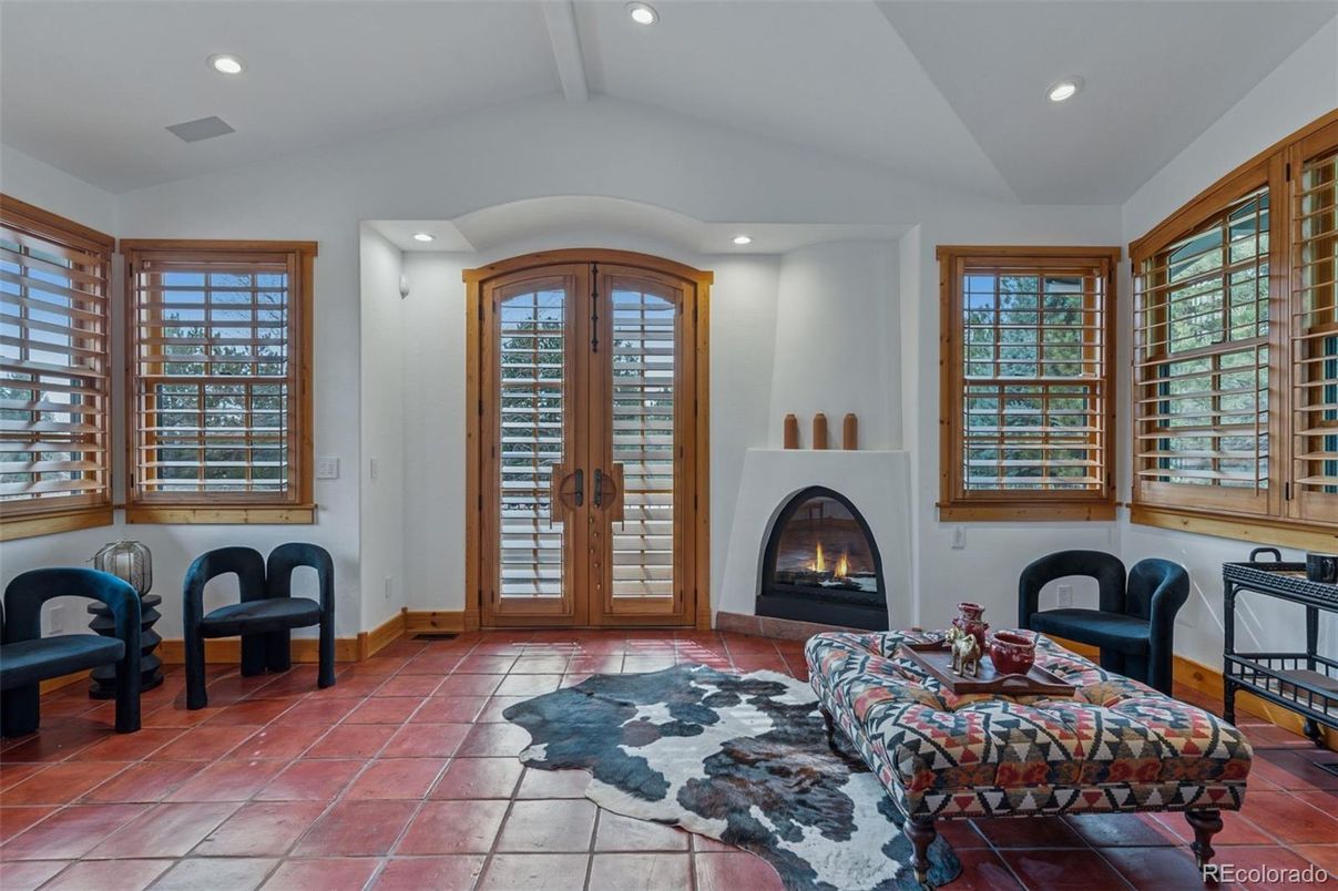 Fireplace, Interior, Living room, Recessed Lighting