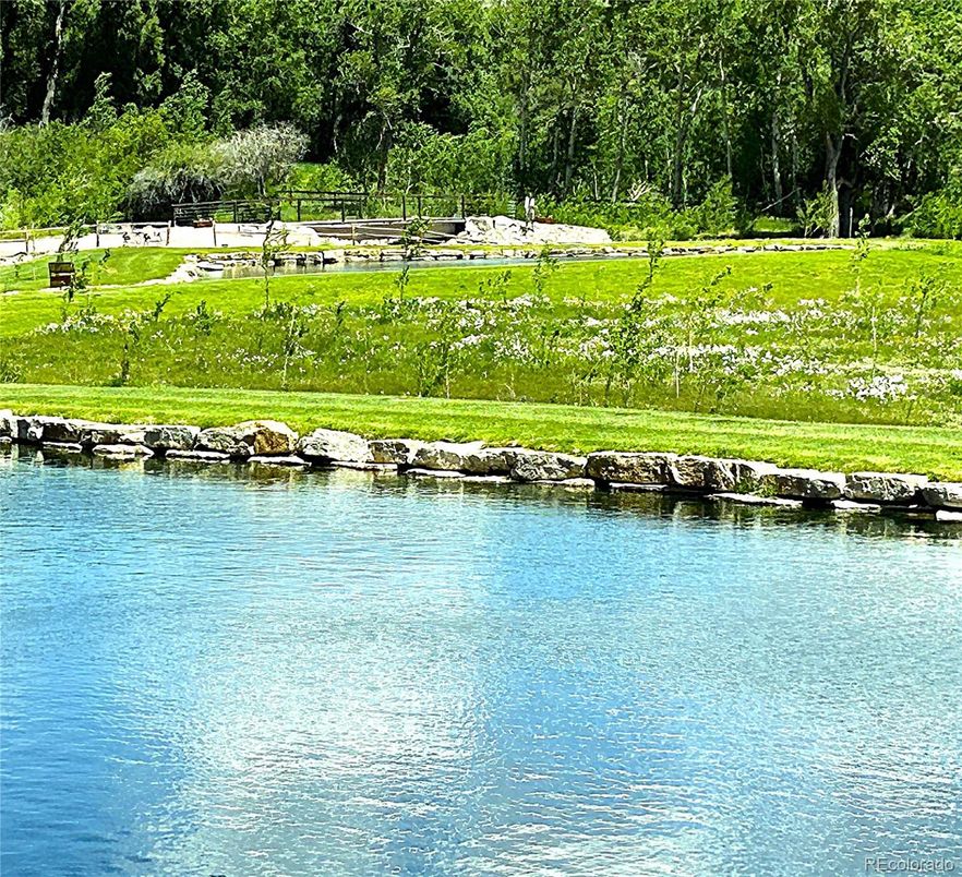Exterior, Lake