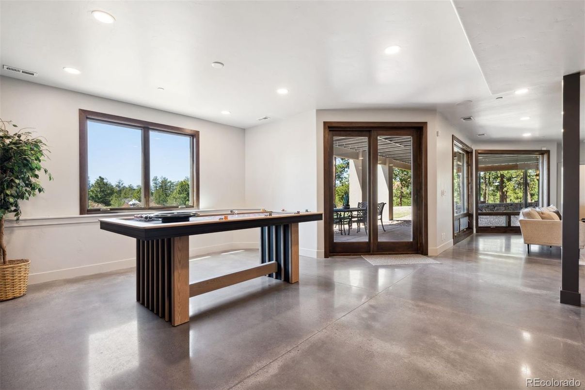 Game Room, Interior, Recessed Lighting