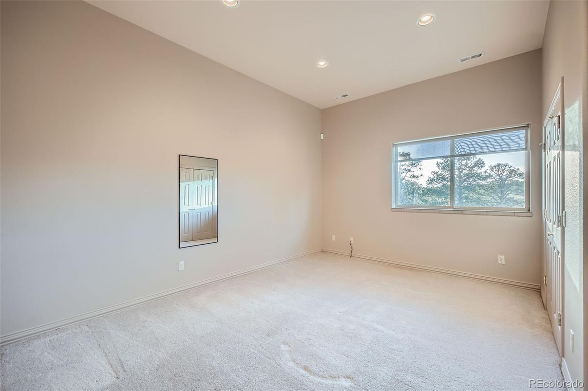 Empty room, Interior, Recessed Lighting