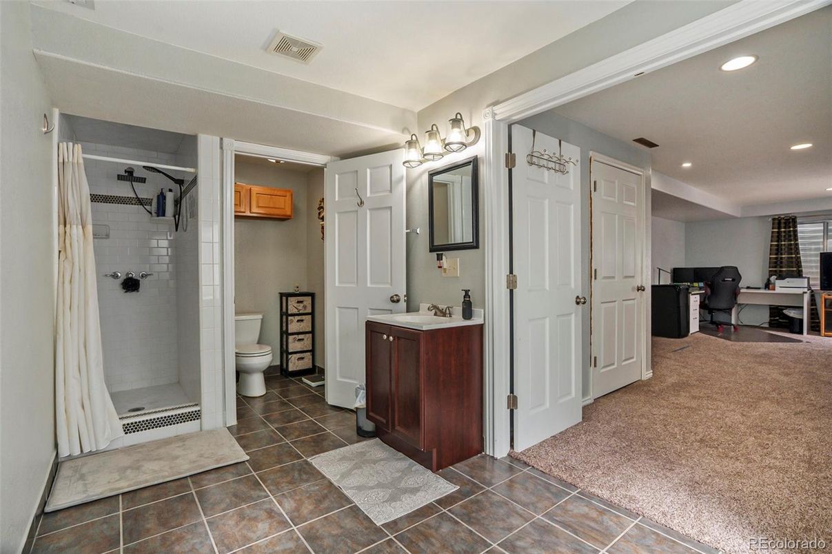 Bathroom, Interior, Recessed Lighting