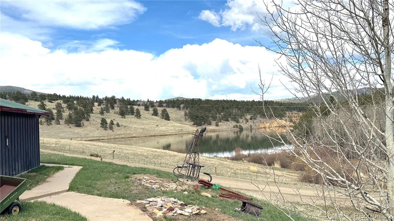 Exterior, Lake