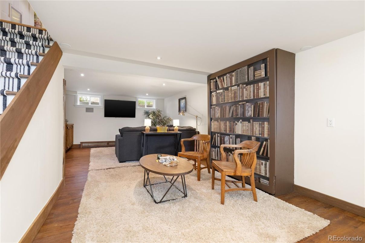 Interior, Living room, Recessed Lighting, Wood Texture Flooring