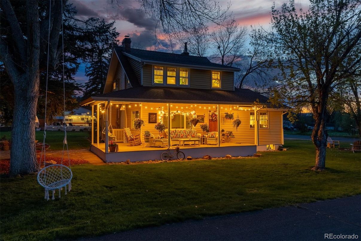 Backyard, Exterior, Facade, Queen Anne Victorian