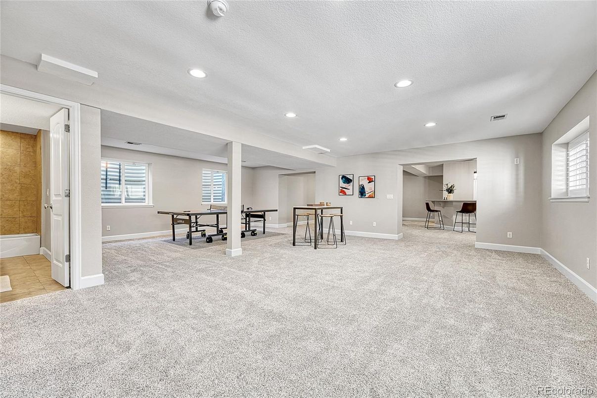 Empty room, Interior, Recessed Lighting