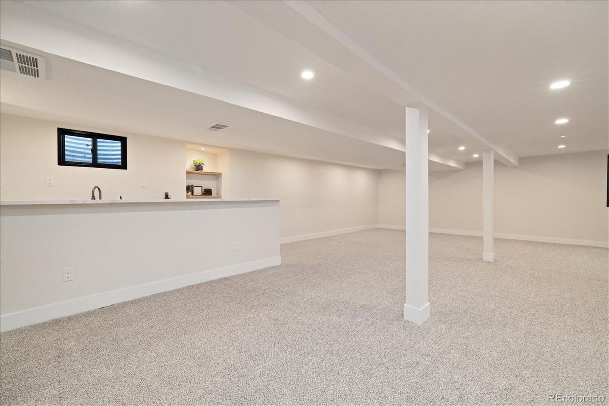 Empty room, Interior, Recessed Lighting