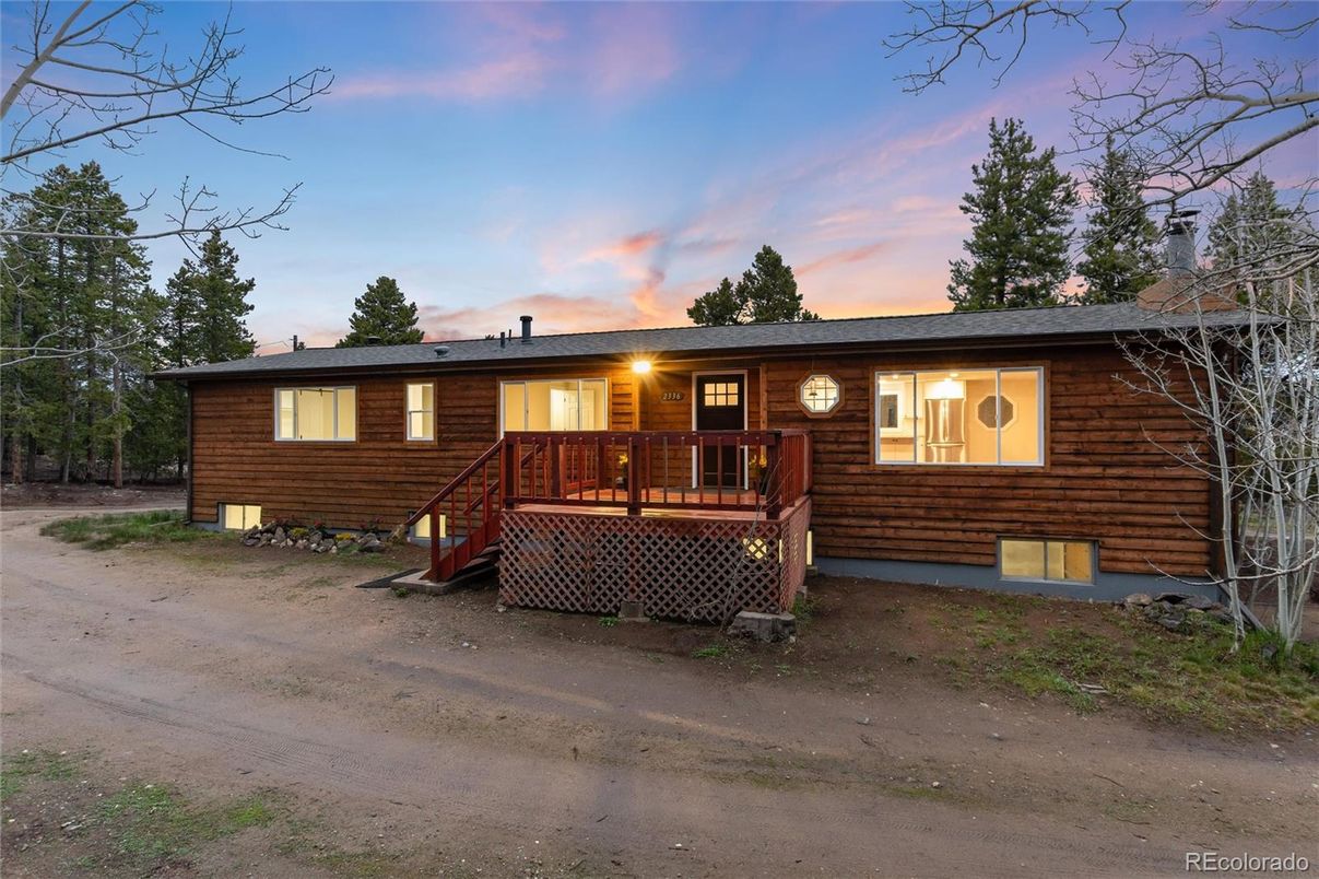 Exterior, Facade, Log Home