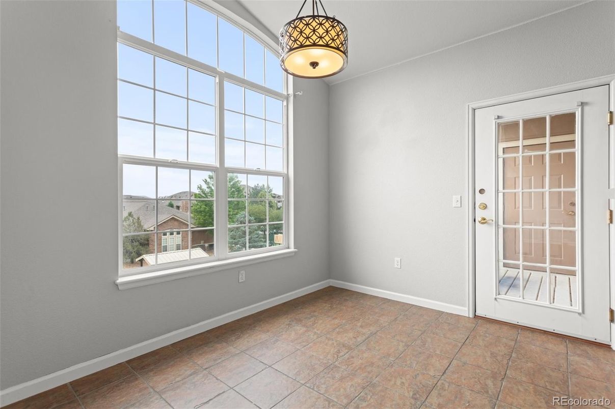 Empty room, Interior
