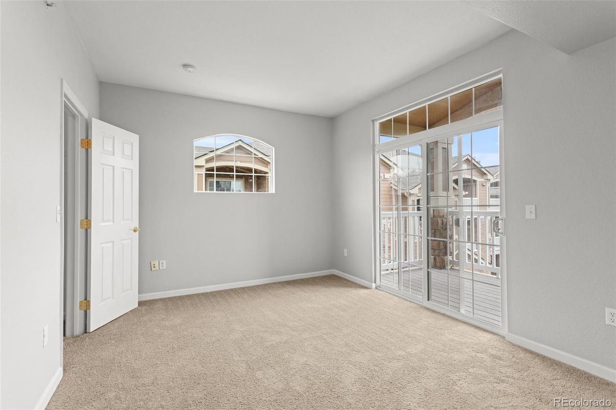 Empty room, Interior