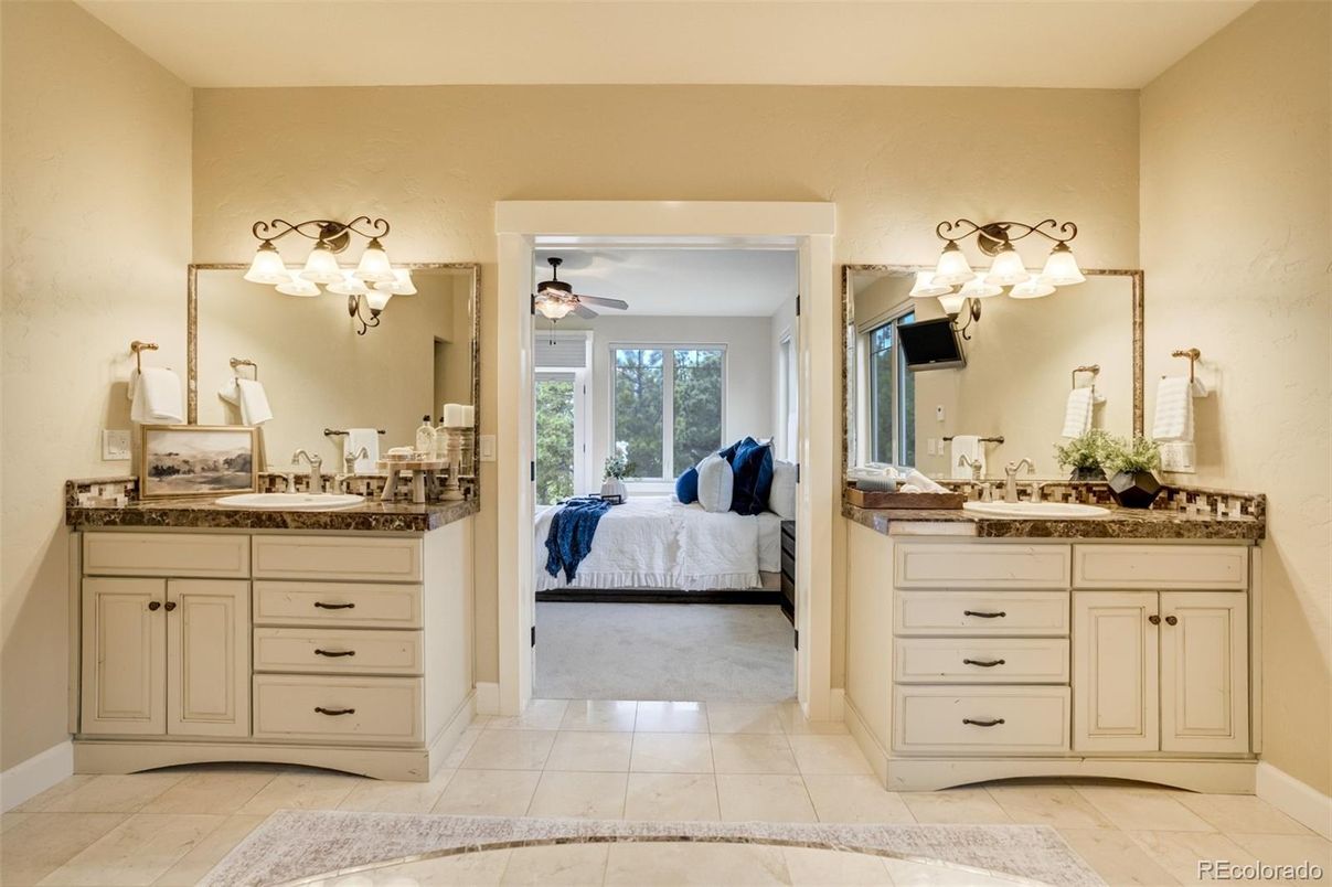 Bathroom, Bedroom, Dual Sink Vanities, Interior