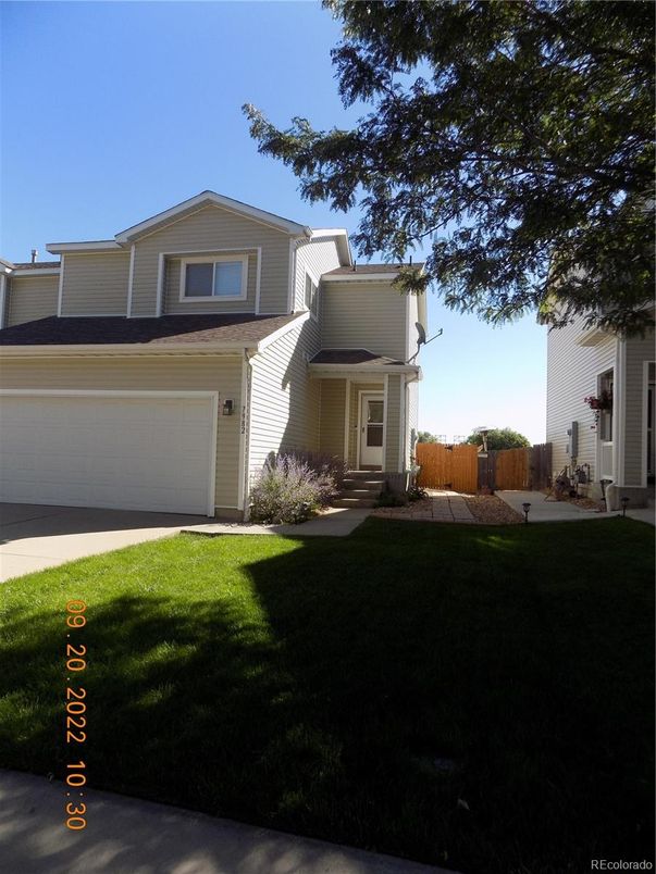 Attached, Exterior, Facade, American Craftsman