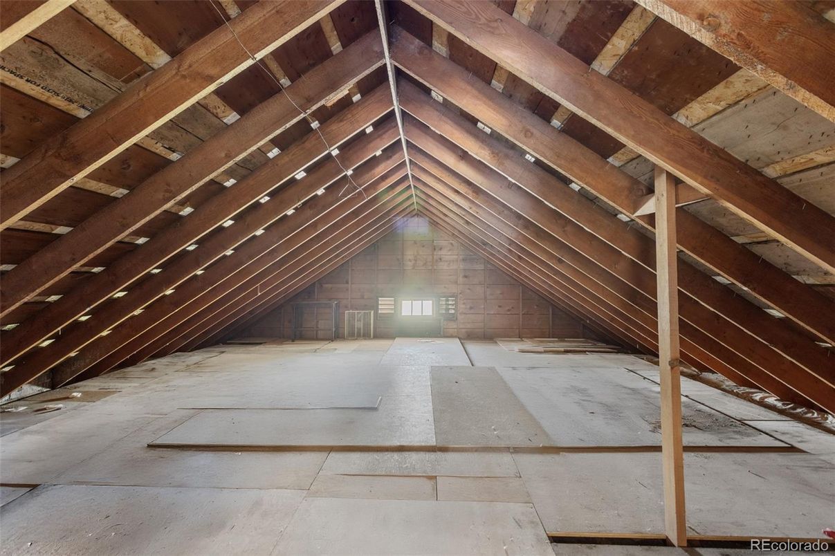 Empty room, Interior, Wooden Beams, Wooden Ceilings
