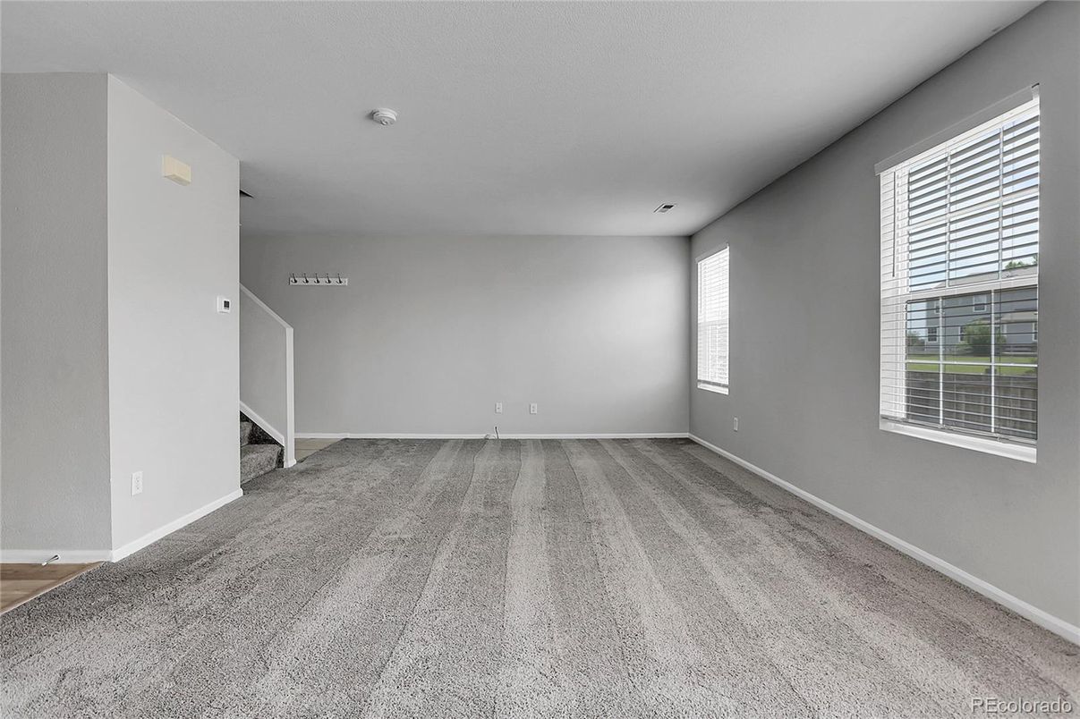 Empty room, Interior